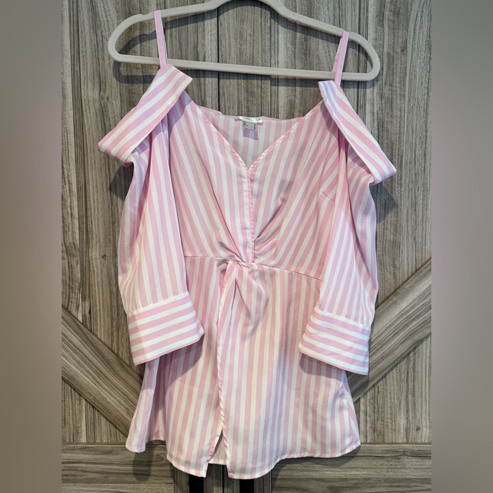NWOT Venus Striped Cold Shoulder Top